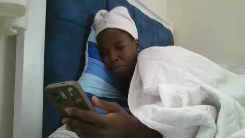 pretty_petite_ebony online show from December 22, 2025, 2:25 pm