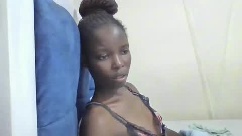 pretty_petite_ebony online show from April 25, 2026, 2:03 am