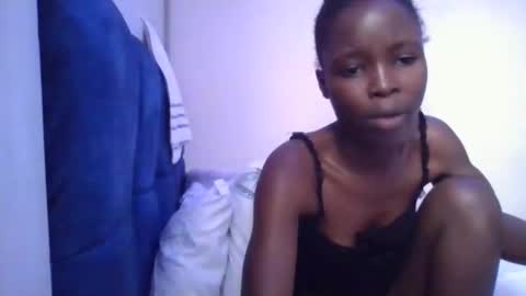 pretty_petite_ebony online show from April 26, 2026, 6:11 am