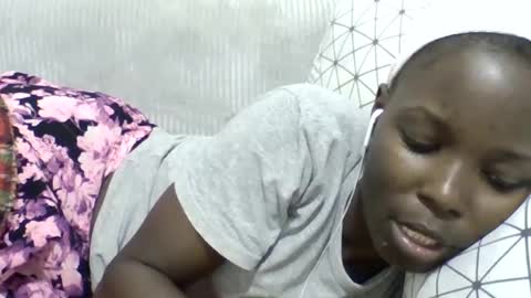 pretty_petite_ebony online show from June 12, 2026, 1:15 am