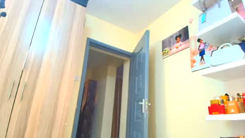 Snapshot of pretty_pussy2 chatting on July 13, 2026, 9:01 am Essy online show from July 13, 2026, 9:01 am