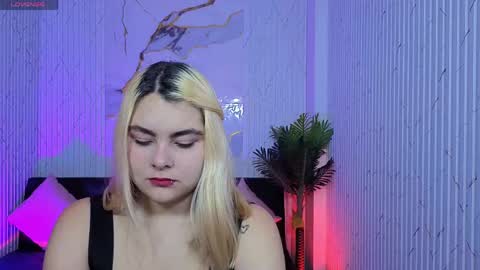 pretty_tay online show from April 27, 2026, 11:52 am
