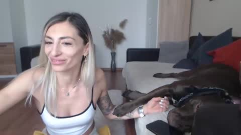 Snapshot of prettyalmaa chatting on February 26, 2025, 12:03 pm Alma online show from February 26, 2025, 12:03 pm