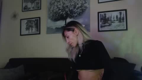 Snapshot of prettyalmaa chatting on March 1, 2025, 4:00 pm Alma online show from March 1, 2025, 4:00 pm