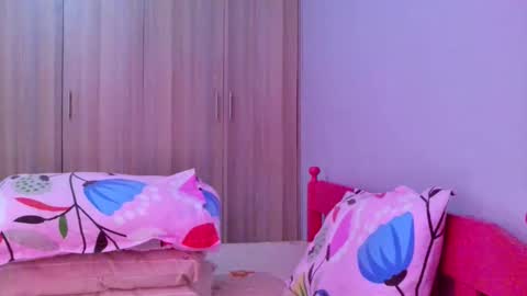 Snapshot of prettybigclit_ebony chatting on October 7, 2025, 7:27 am prettybigclit_ebony online show from October 7, 2025, 7:27 am