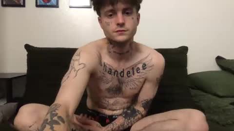 Snapshot of prettyboyszn chatting on October 15, 2025, 6:35 am pretty boy online show from October 15, 2025, 6:35 am