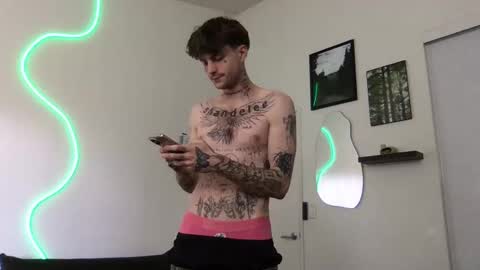 pretty boy online show from November 18, 2025, 7:40 pm