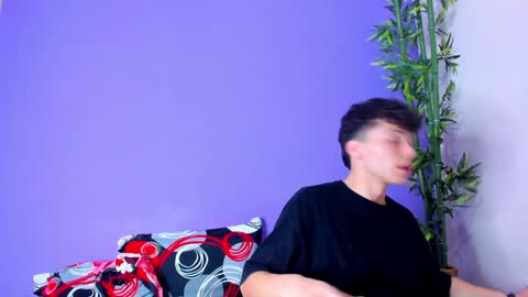 Snapshot of prettybunnies08 chatting on January 11, 2025, 2:09 am Enzo Denis online show from January 11, 2025, 2:09 am