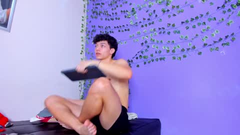 Snapshot of prettybunnies08 chatting on February 1, 2025, 10:44 pm Enzo Denis online show from February 1, 2025, 10:44 pm