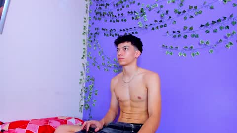 Snapshot of prettybunnies08 chatting on February 7, 2025, 7:17 pm Enzo Denis online show from February 7, 2025, 7:17 pm