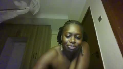 prettydulce online show from May 6, 2026, 2:19 am