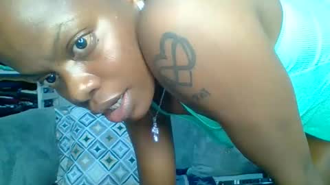 PrettyEla online show from October 9, 2025, 11:47 pm