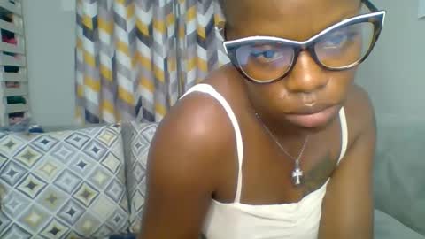 Snapshot of prettyela chatting on February 3, 2026, 12:43 pm PrettyEla online show from February 3, 2026, 12:43 pm