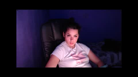 prettyjulliette online show from December 4, 2024, 12:03 pm