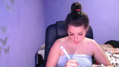 prettyjulliette online show from December 5, 2024, 1:38 pm