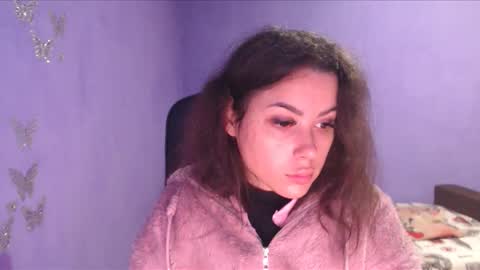 prettyjulliette online show from December 7, 2024, 1:07 pm