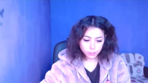 prettyjulliette online show from December 12, 2024, 11:07 am