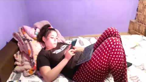 prettyjulliette online show from December 15, 2024, 2:59 pm