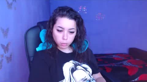 prettyjulliette online show from December 19, 2024, 11:50 am
