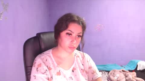 prettyjulliette online show from December 19, 2024, 5:08 pm