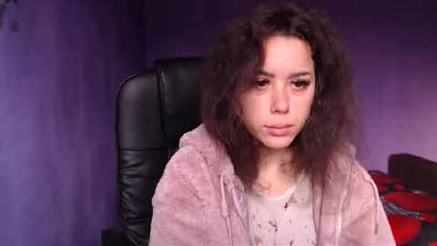 prettyjulliette online show from December 20, 2024, 11:43 am