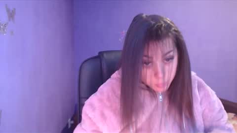 prettyjulliette online show from January 1, 2025, 9:07 am