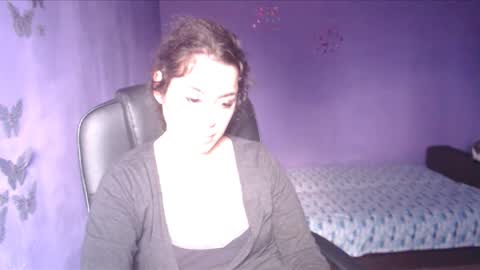 prettyjulliette online show from January 22, 2025, 12:38 pm