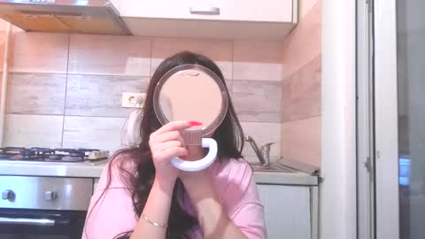 prettyjulliette online show from April 28, 2026, 12:10 pm