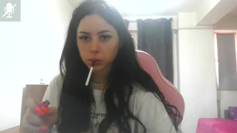 prettyjulliette online show from June 15, 2026, 11:01 am