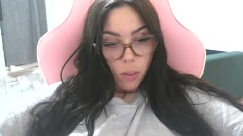 prettyjulliette online show from June 15, 2026, 11:07 pm