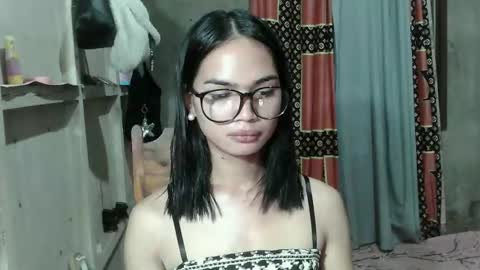 prettykhelcy online show from April 28, 2026, 10:20 am