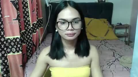 prettykhelcy online show from May 5, 2026, 2:19 am