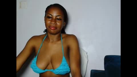 Snapshot of prettylove5 chatting on December 22, 2025, 7:27 am evelyn online show from December 22, 2025, 7:27 am