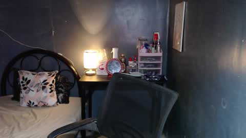 Snapshot of prettypetiteashley chatting on March 13, 2026, 10:05 pm ashley online show from March 13, 2026, 10:05 pm