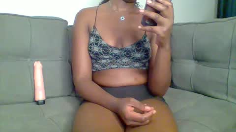 pretty queen online show from October 30, 2025, 9:59 pm