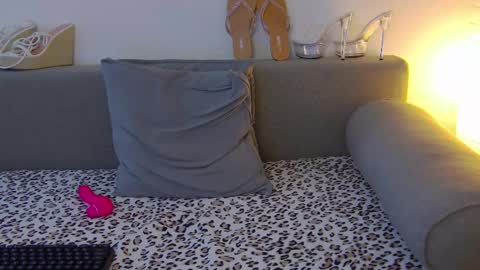 prettyvanessa online show from February 21, 2025, 10:28 am