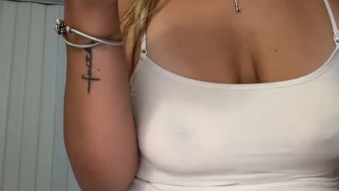 prettyyykittyyy22 online show from April 28, 2026, 4:28 am