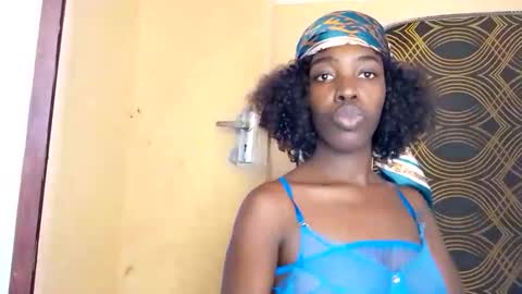 prettyzuzu online show from November 4, 2025, 7:51 am