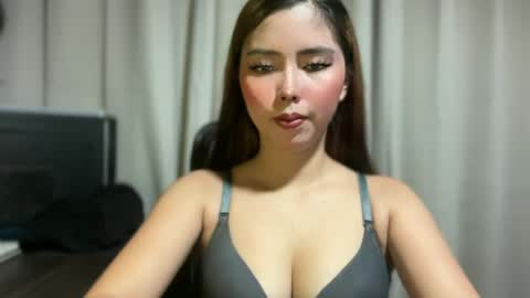 Snapshot of pricelessbeautyxxx chatting on July 8, 2026, 2:05 am TINA online show from July 8, 2026, 2:05 am