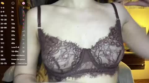Snapshot of pricillahoinacki chatting on April 25, 2026, 1:41 pm Amelia online show from April 25, 2026, 1:41 pm