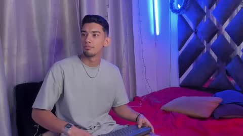 prince_arthur77 online show from December 7, 2024, 12:45 pm