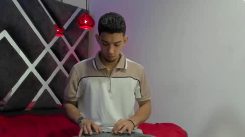 prince_arthur77 online show from December 10, 2024, 12:49 pm