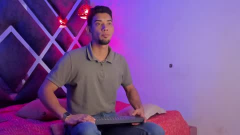 prince_arthur77 online show from December 18, 2024, 1:02 pm