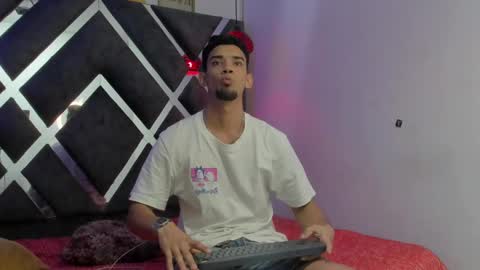 prince_arthur77 online show from December 20, 2024, 1:33 pm