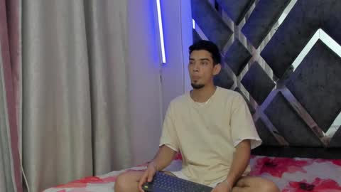 prince_arthur77 online show from December 23, 2024, 1:13 pm
