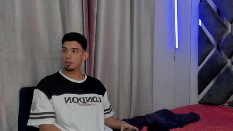 prince_arthur77 online show from December 27, 2024, 3:48 pm