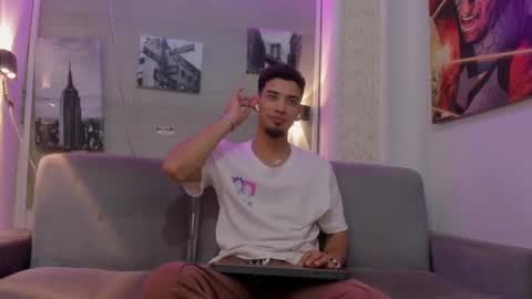 prince_arthur77 online show from December 29, 2024, 2:49 am