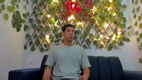prince_arthur77 online show from January 5, 2025, 12:53 pm
