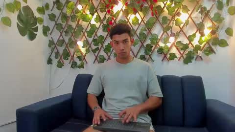 prince_arthur77 online show from January 5, 2025, 6:56 pm