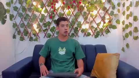 prince_arthur77 online show from January 7, 2025, 1:03 pm